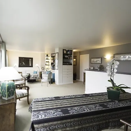 Veeve - Eiffel Tower View Apartamento