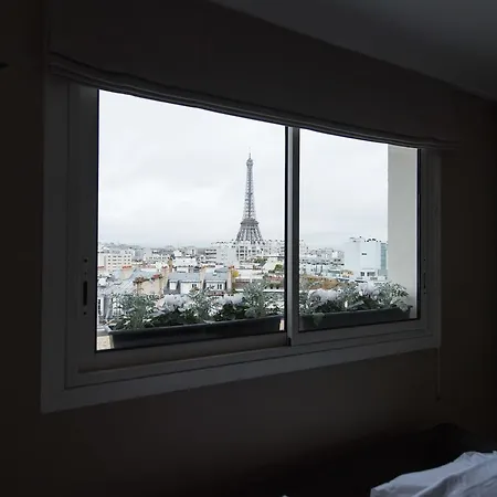 Veeve - Eiffel Tower View Apartment *