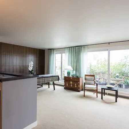 Veeve - Eiffel Tower View Apartment